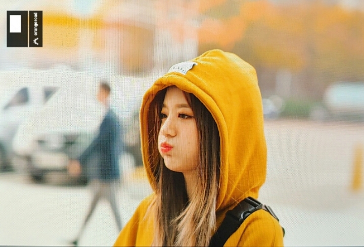 모두들 크리스마스에 이렇게 화알짝 웃으시란 의미로 장규리.jpgif | 인스티즈