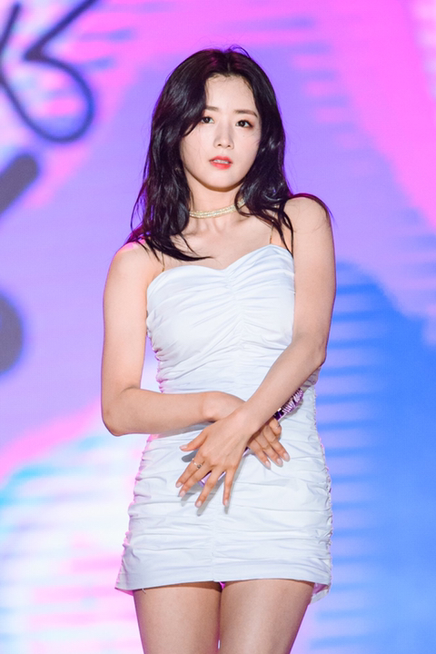 하얀 드레스와 에이핑크 보미.jpg | 인스티즈