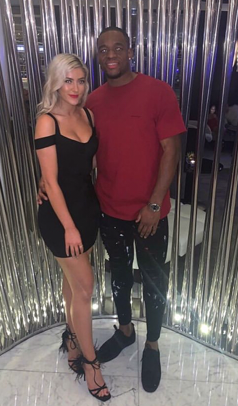 스코틀랜드 리그 피지컬 괴물의 여자친구 ㄷㄷㄷㄷ | 인스티즈