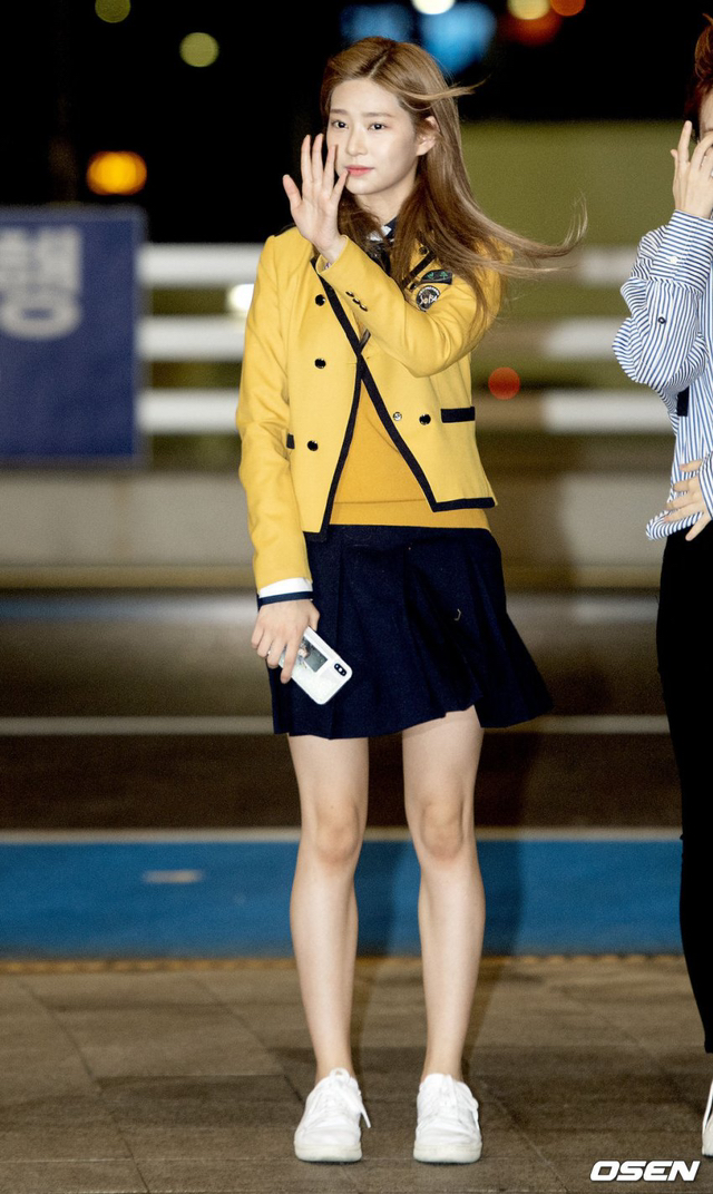 아이즈원) 교복입고 공항가는 사람이 어딨냐ㅋㅋㅋㅋ | 인스티즈