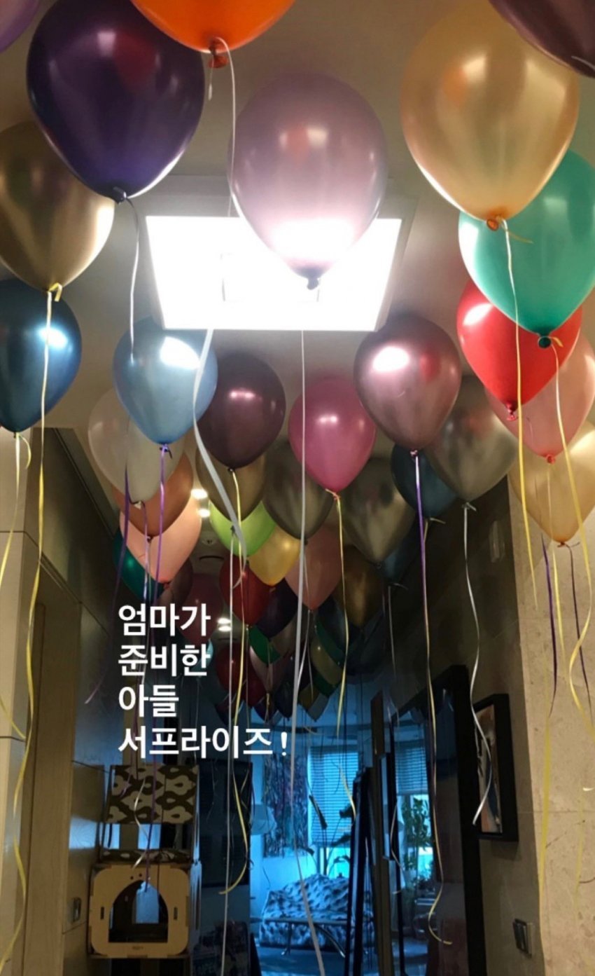 지드래곤....전역 자축 파티.jpg | 인스티즈