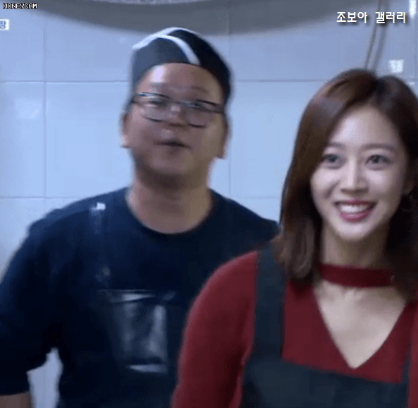 [골목식당] 홍탁집 알바하는 조보아.GIF | 인스티즈