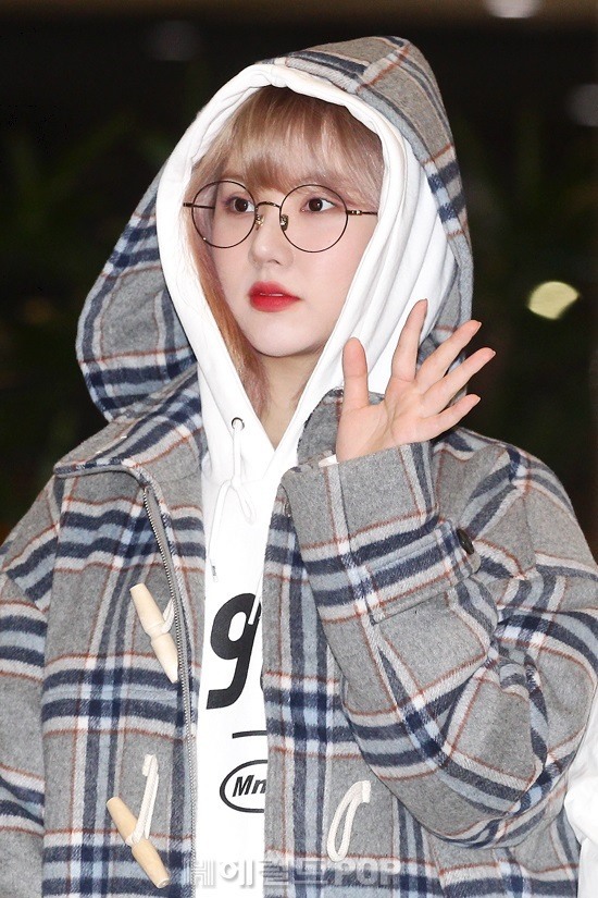 일본 공연 차 출국하는 여자친구.jpg | 인스티즈