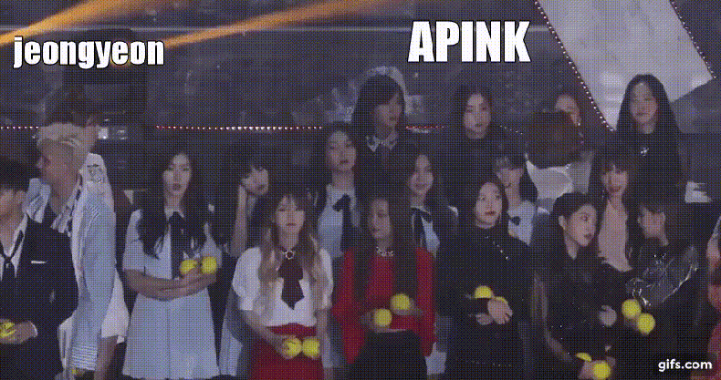 연말 무대에서 후배 걸그룹과 마주친 에이핑크.gif | 인스티즈