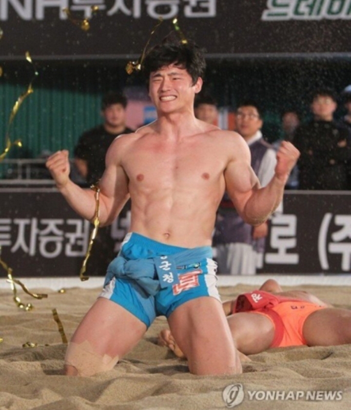 요번 씨름대회서 남성팬 여성팬들에게 유명해진선수 | 인스티즈