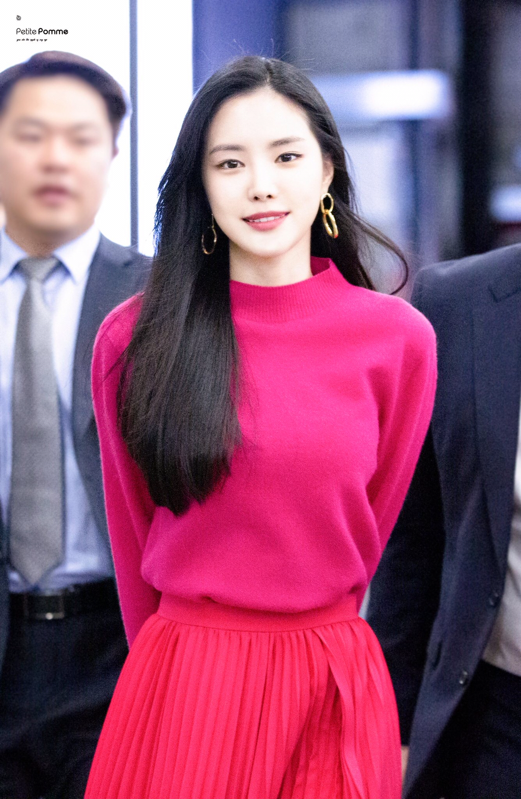 [에이핑크] 맘스터치는 역시 딥치즈버거라서 나은이 | 인스티즈