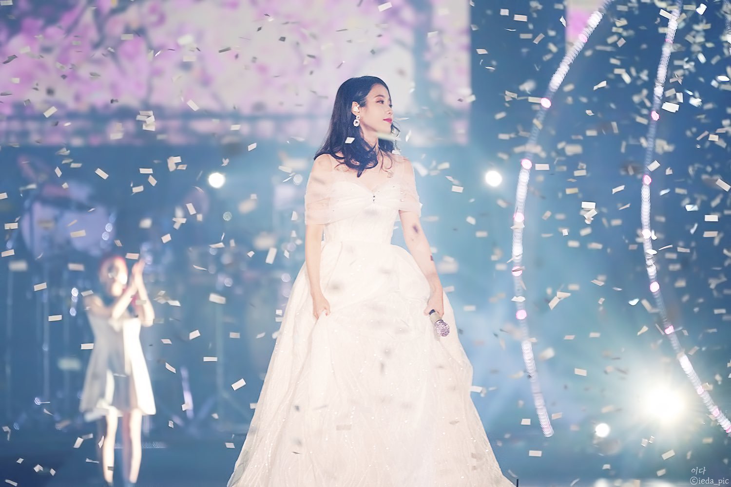 아이유 10주년 콘서트 in 서울.jpg | 인스티즈