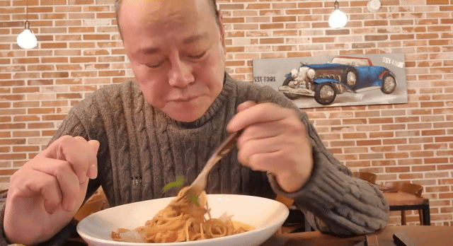 쉬림프파스타 한사발 땡기시는 조병옥박사.gif | 인스티즈