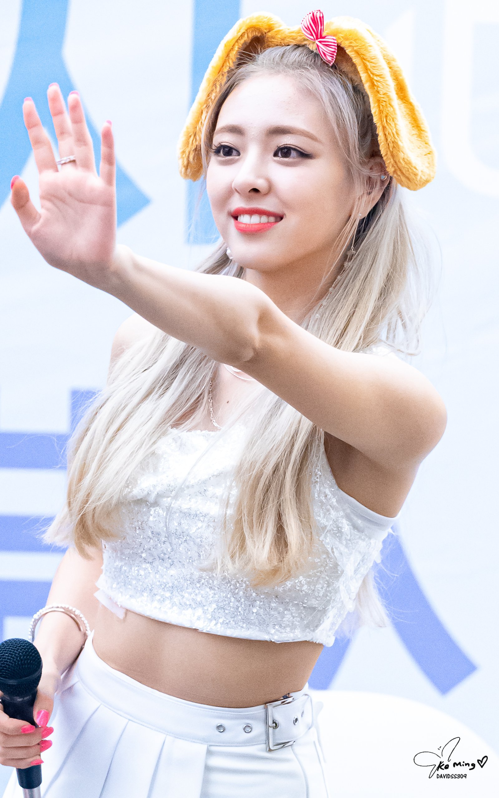 금발머리 ITZY 유나.jpgif | 인스티즈