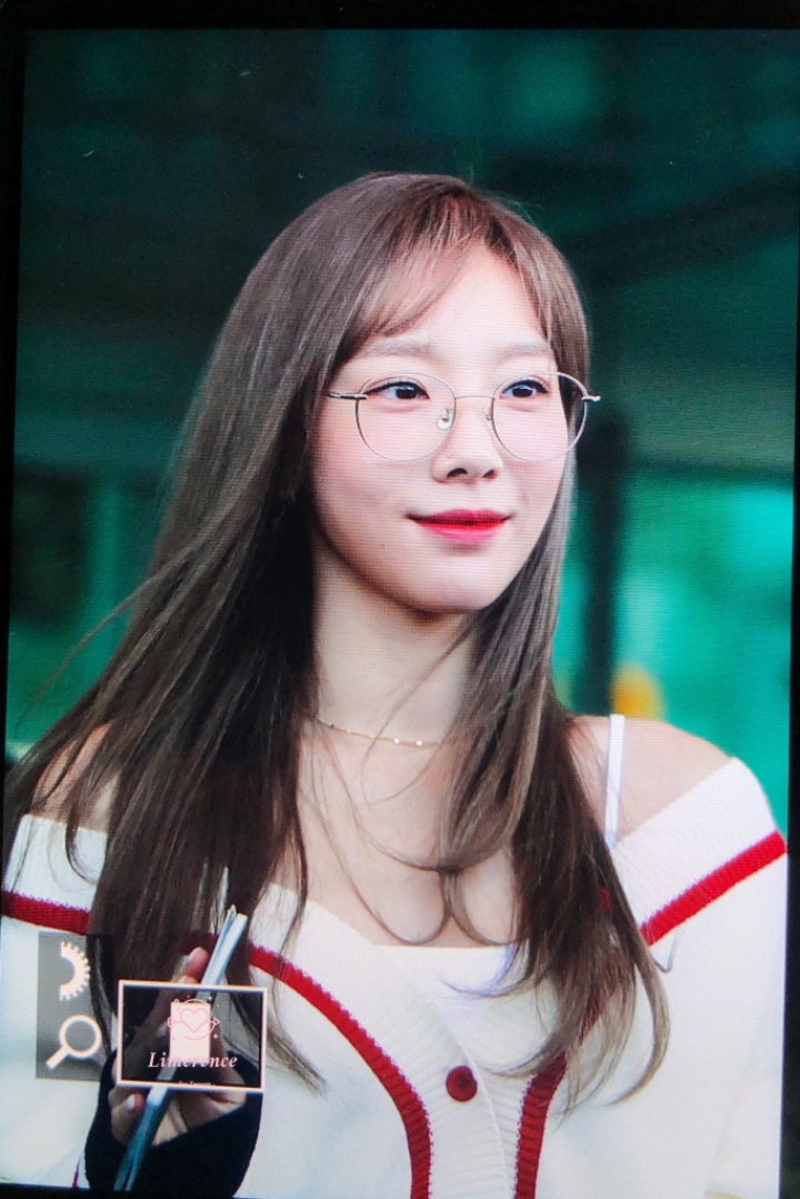 오늘자 새로운 헤어컬러로 염색하고 공항에 나타난 태연 | 인스티즈