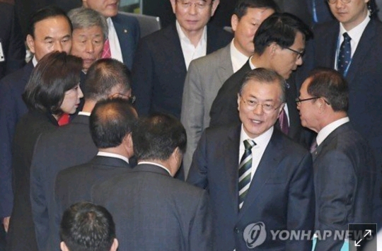 오늘자 문프한테 되치기당한 자한당 의원들 ㅋㅋㅋ | 인스티즈