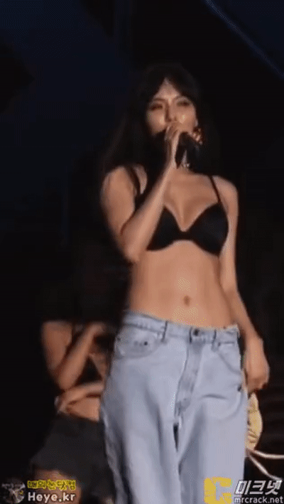 패왕색 발동하는 현아.gif | 인스티즈