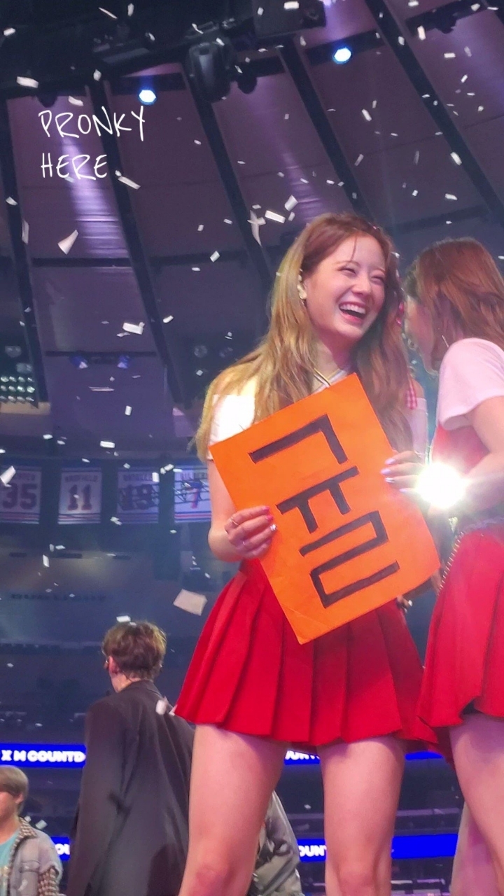 모두들 크리스마스에 이렇게 화알짝 웃으시란 의미로 장규리.jpgif | 인스티즈