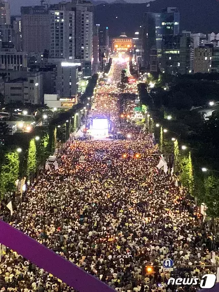 보고계십니까...... 이 많은 사람들의 힘을 말입니다 | 인스티즈