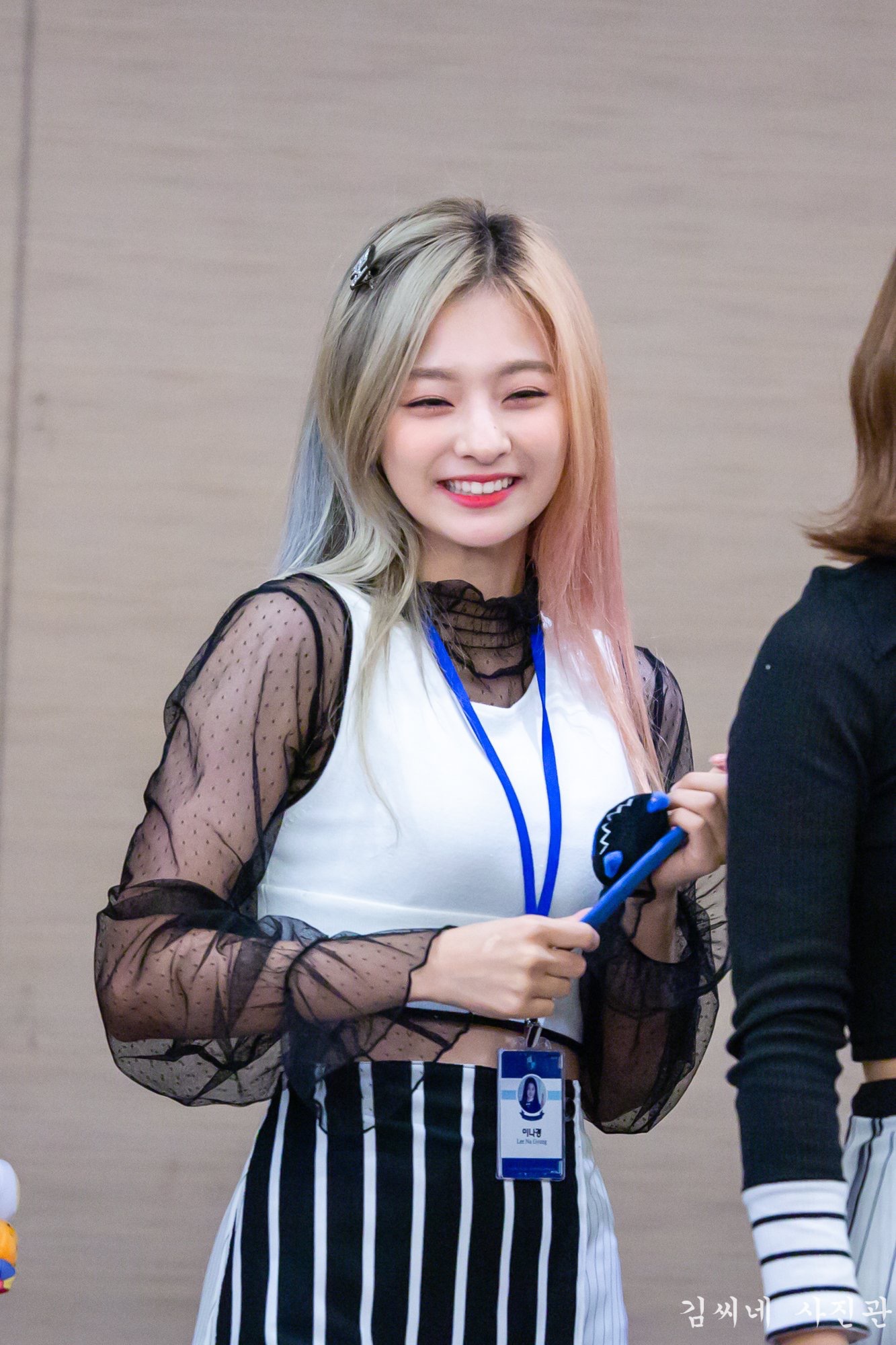 뮤뱅 대기가 길어져서 프로미스나인 이나경 | 인스티즈