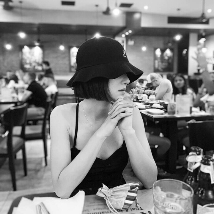 옷 가볍게 입은 서예지 | 인스티즈