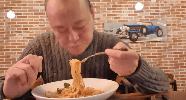 쉬림프파스타 한사발 땡기시는 조병옥박사.gif | 인스티즈