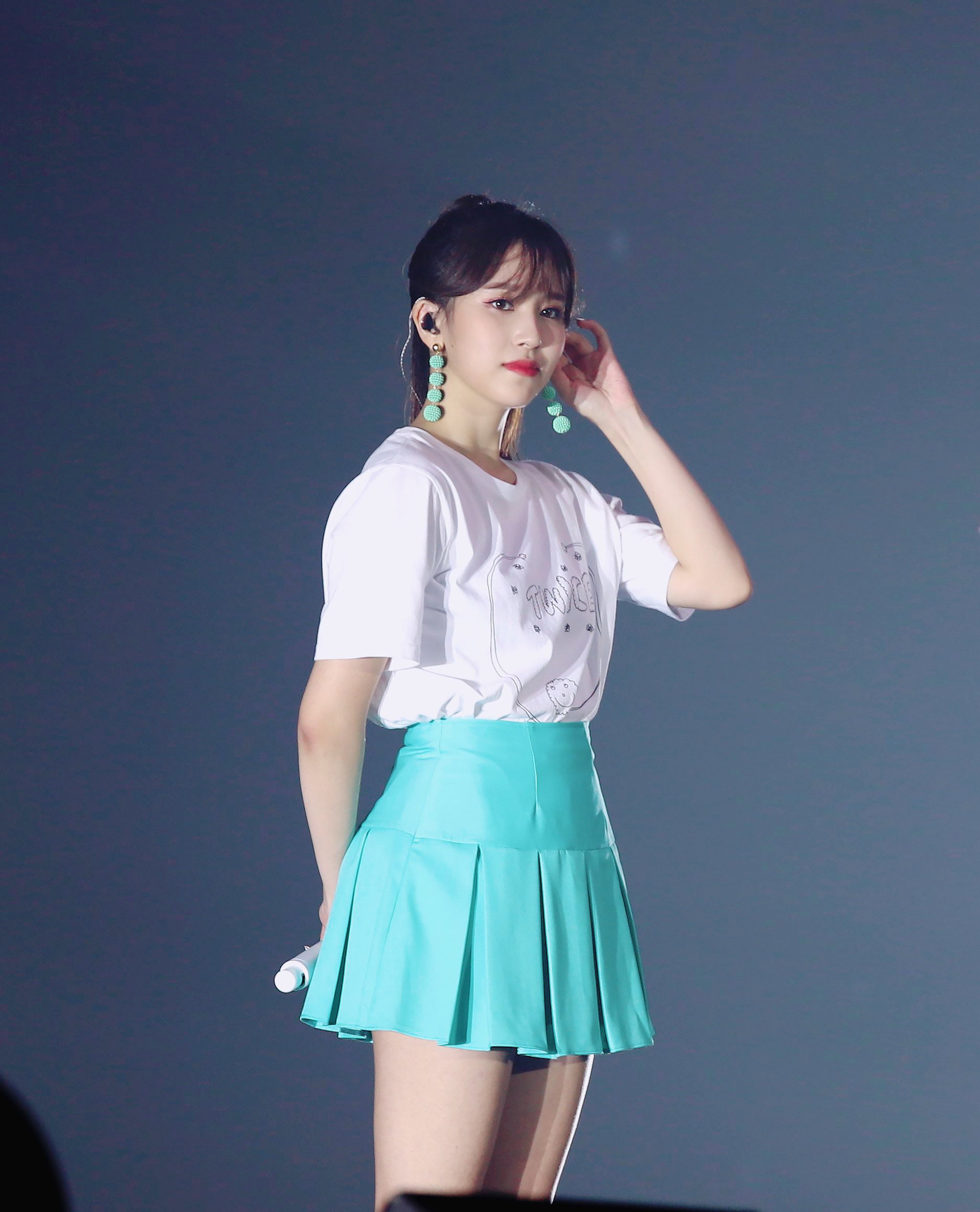 트와이스 공트 - 묘이색 귀걸이를 찰랑 샤론색 치마도 샤라락 미귄색으로 물든 미나!🐧 | 인스티즈