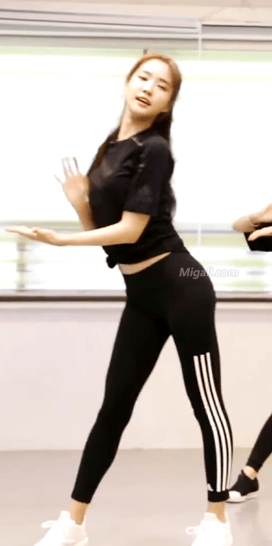 레깅스 입고 안무 연습하는 손나은.gif | 인스티즈