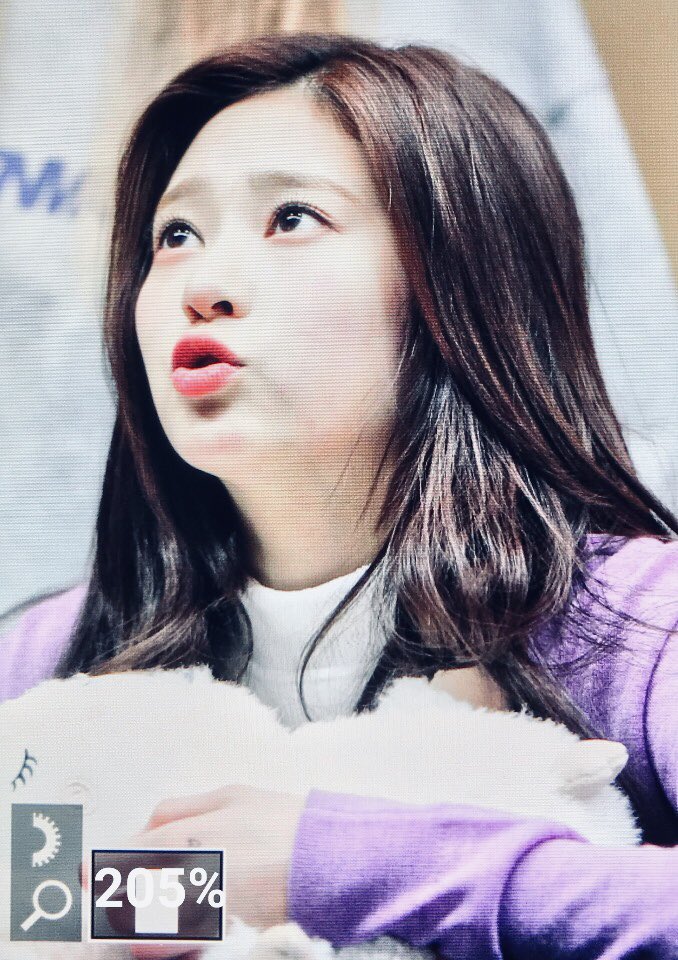 항상 어딘가 억울하고 애잔한 아이즈원 민주.jpg | 인스티즈