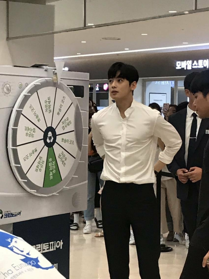 어느 남자 아이돌의 무보정 사진 | 인스티즈