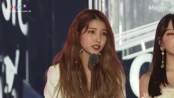 181201 MMA 뮤직비디오상 여자친구.JPG | 인스티즈