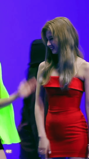 빨간 원피스 사나.gif | 인스티즈