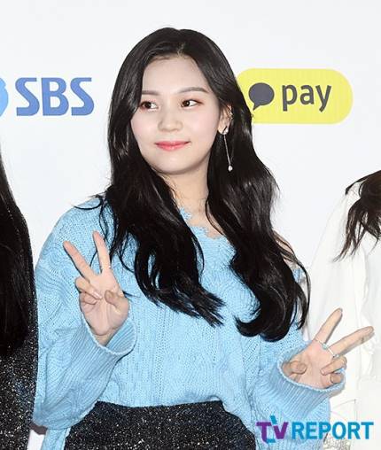 오늘자 sbs가요대전 레드카펫 여자친구.jpg | 인스티즈