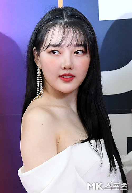 여자친구 sbs 가요대전 레드카펫.jpg | 인스티즈