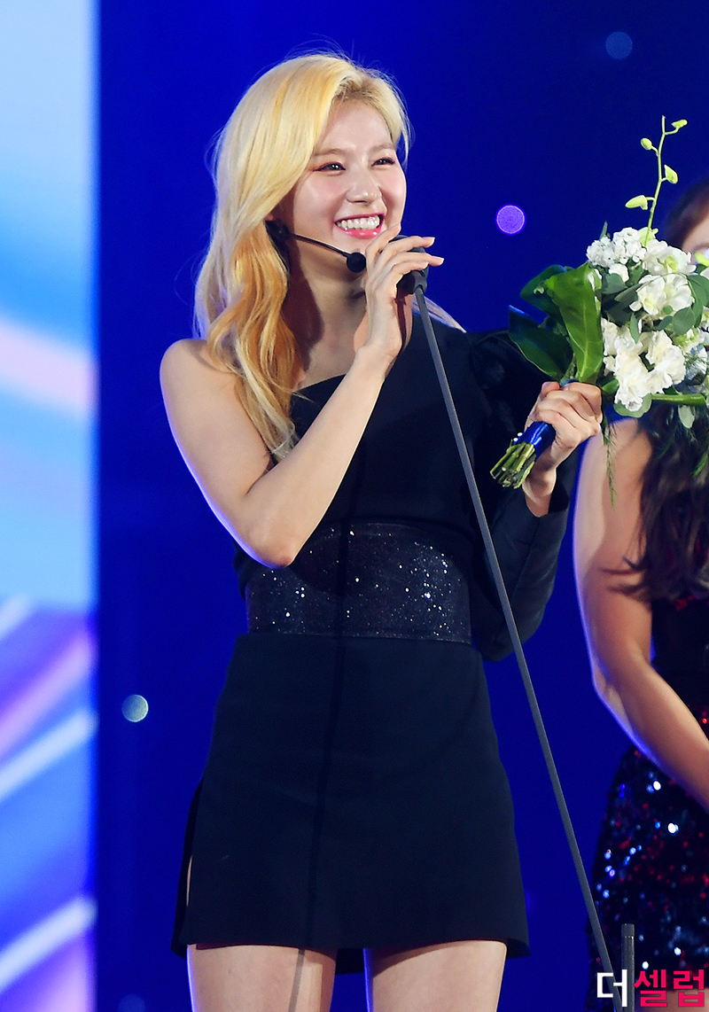 소리바다 어워즈에 참석한 트와이스 멤버들.jpg | 인스티즈