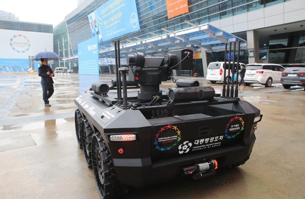 한- 아세안 회담장의 경호차.jpg | 인스티즈