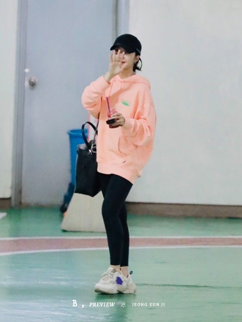 팬들 에게 인사하는 에이핑크 정은지.jpg | 인스티즈