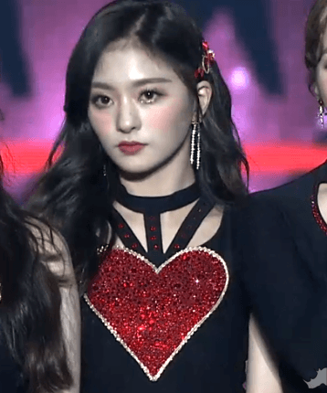 오늘자 다시흑발로 돌아오구 더예뻐진 프로미스나인 이나경.GIF | 인스티즈