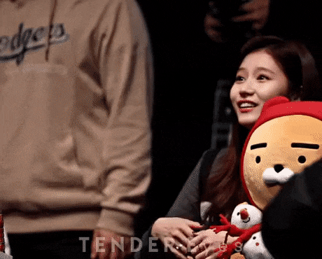 경례하는 사나 .gif | 인스티즈