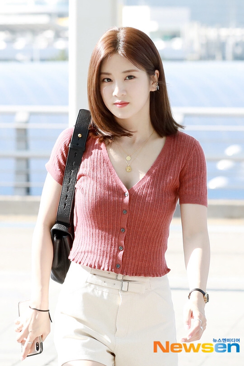 에이핑크 박초롱 공항에서.jpgif | 인스티즈