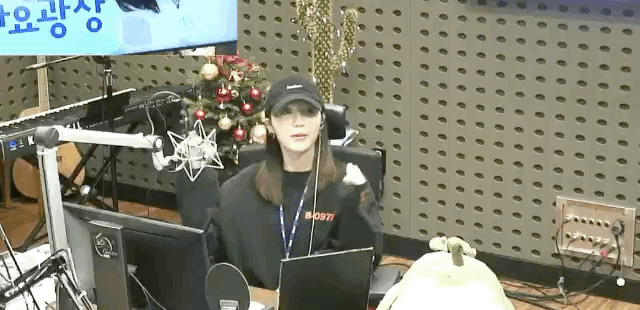 팬들 춥다고 따듯한 음료 사준 여자 아이돌.jpgif | 인스티즈