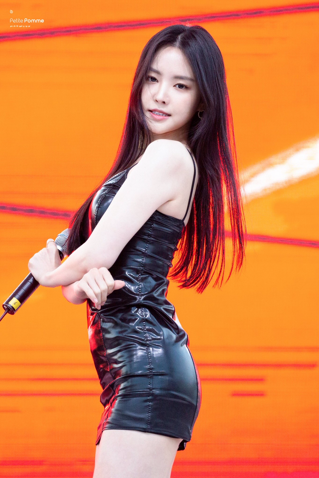 [에이핑크] 맘스터치는 역시 딥치즈버거라서 나은이 | 인스티즈