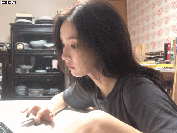신세경 유튜브 레전드 장면.gif | 인스티즈