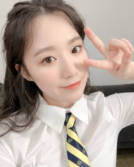 교복 입은 슈화.jpg (아이들) | 인스티즈
