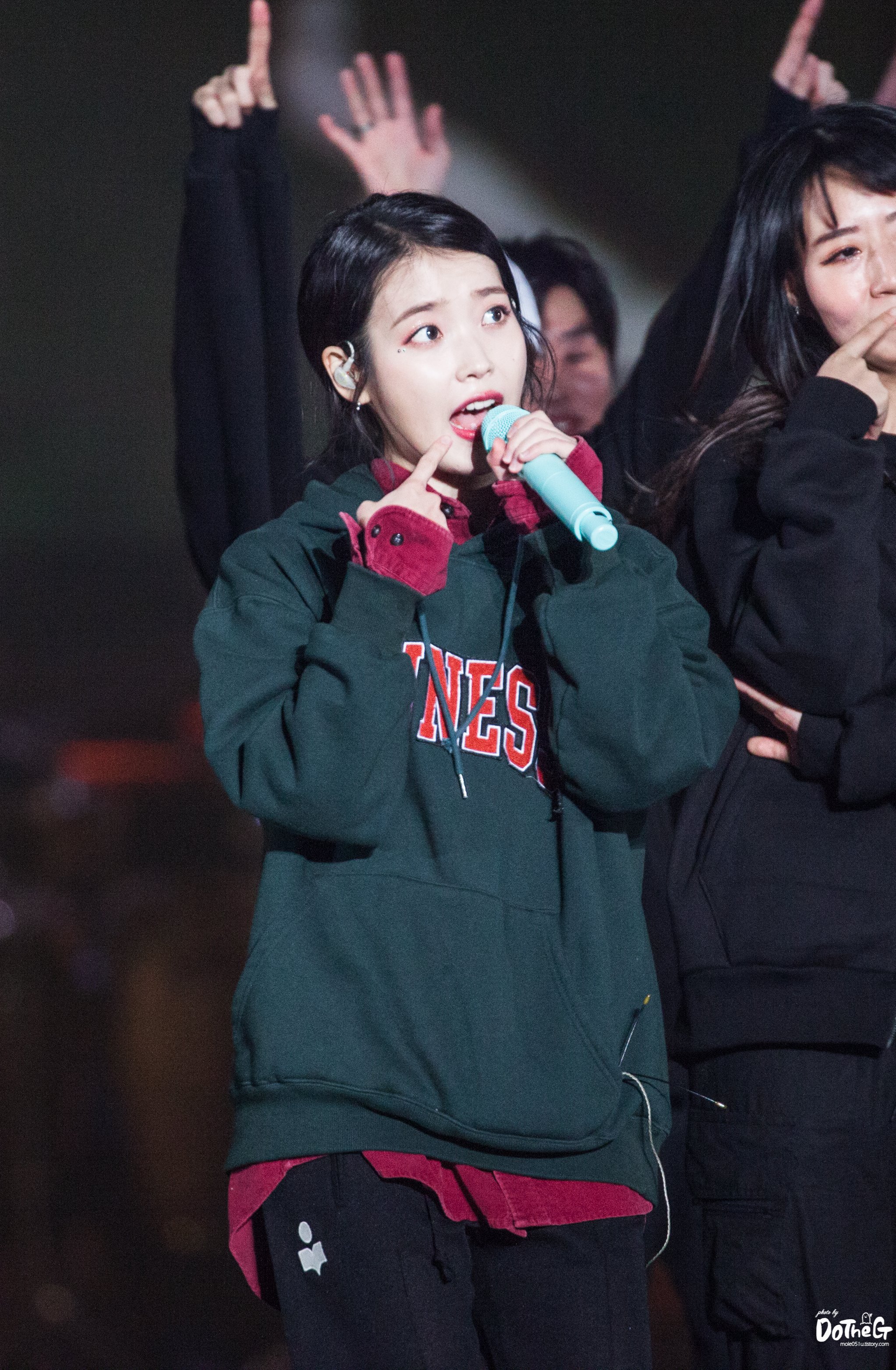 아이유 10주년 콘서트 in 서울.jpg | 인스티즈