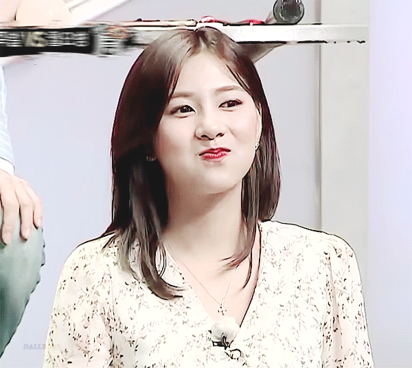 [에이핑크] 오늘은 기타 줄 교체 할 예정이라서 하영이 | 인스티즈