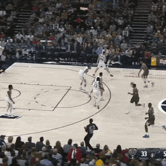 오늘자 밀워키 벅스 야니스 아데토쿤보를 블락하는 유타 재즈 루디 고베어 | 인스티즈