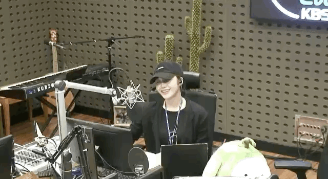 볼 두드리는 에이핑크 정은지.gif | 인스티즈