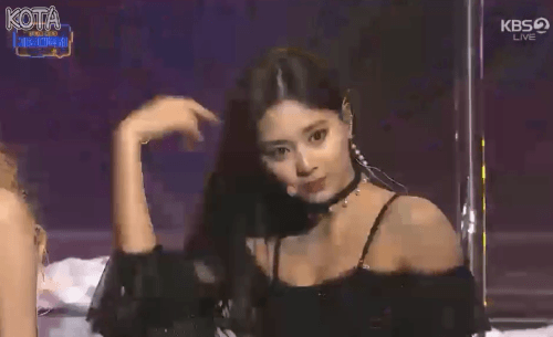 오늘 제대로 레전드 찍은 트와이스 쯔위 원샷 ㄷㄷ.gif | 인스티즈