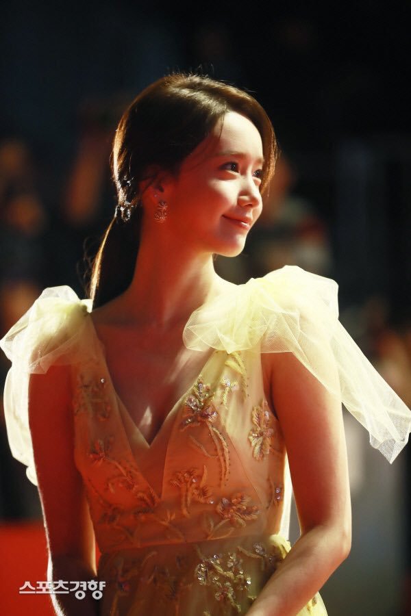 부산 국제 영화제를 뒤집어 놓고있는 소녀시대 윤아 미모 | 인스티즈