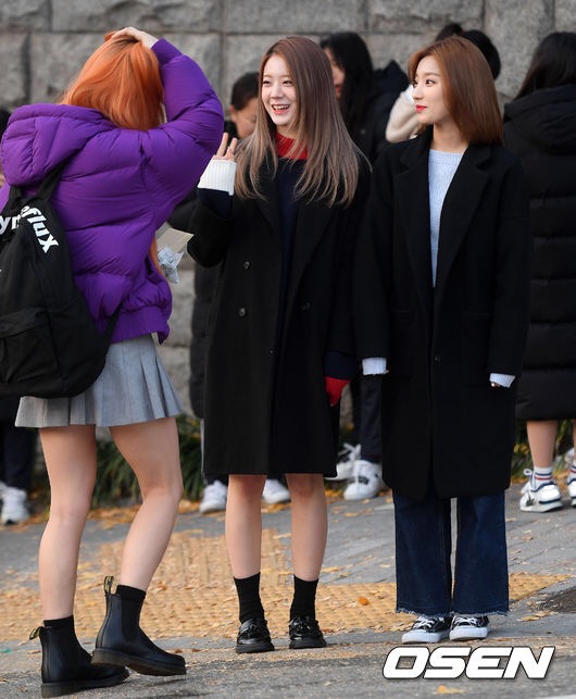 오늘자 수능장에서의 훈훈한 프로미스나인 캡틴과 아빠 | 인스티즈
