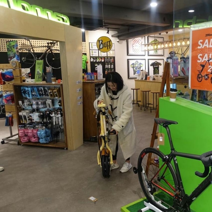 자전거 사러간 트와이스 지효 ㄷㄷㄷ | 인스티즈