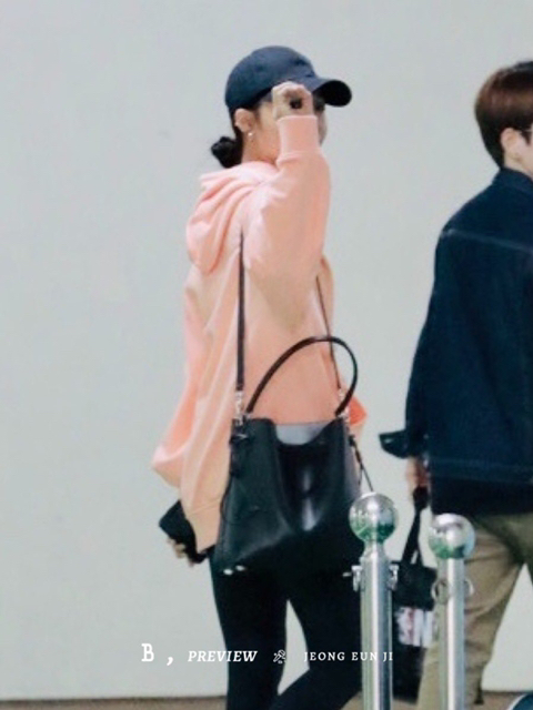 팬들 에게 인사하는 에이핑크 정은지.jpg | 인스티즈