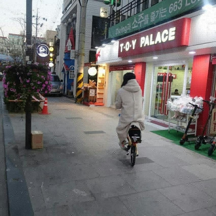 자전거 사러간 트와이스 지효 ㄷㄷㄷ | 인스티즈