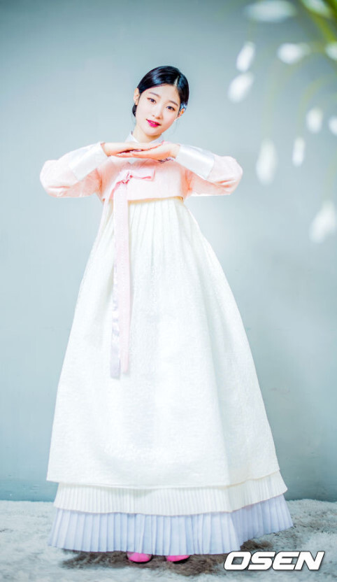 2020년 새해 기념 한복입은 정채연 .jpgif | 인스티즈